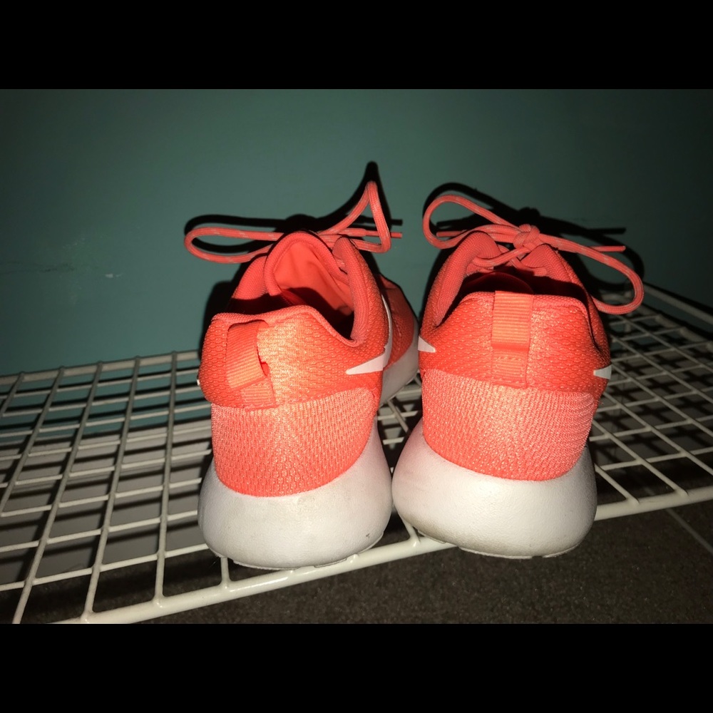 Nike Roches - Picture 3 of 4